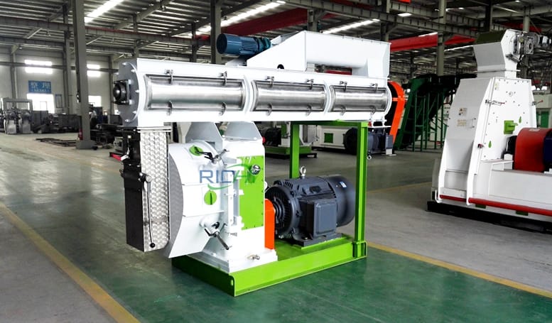 Animal feed pellet mill in pelletizing system